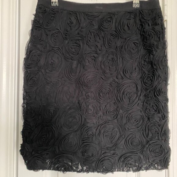 Banana Republic Rosette Textured Pencil Skirt – Size 6 - Picture 3 of 5